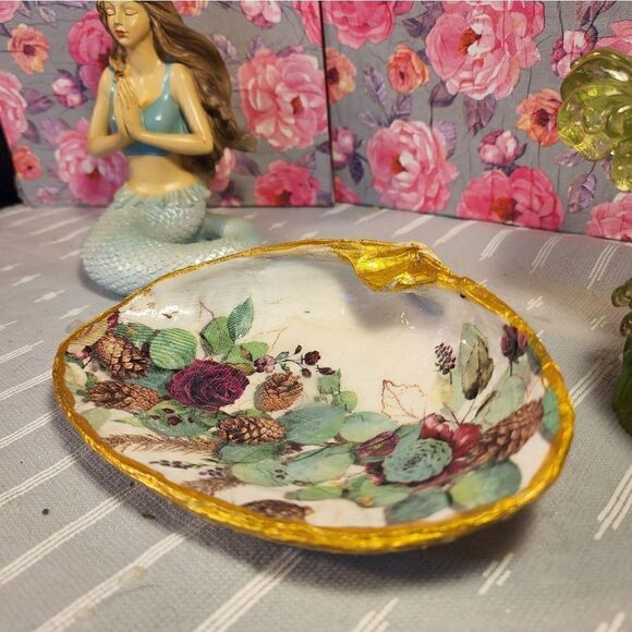 DECOUPAGE CLAM SHELL DECOUPAGE PINECONE AND ROSES - Picture 7 of 10
